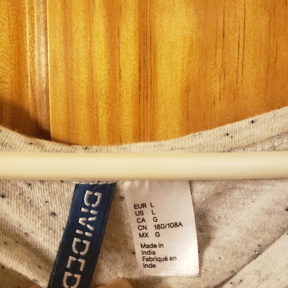 Divided tee by H&M - Picture 2 of 4